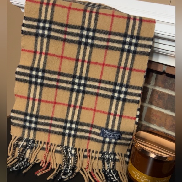 BURBERRYS Lamb’s Wool Scarf - Picture 3 of 5